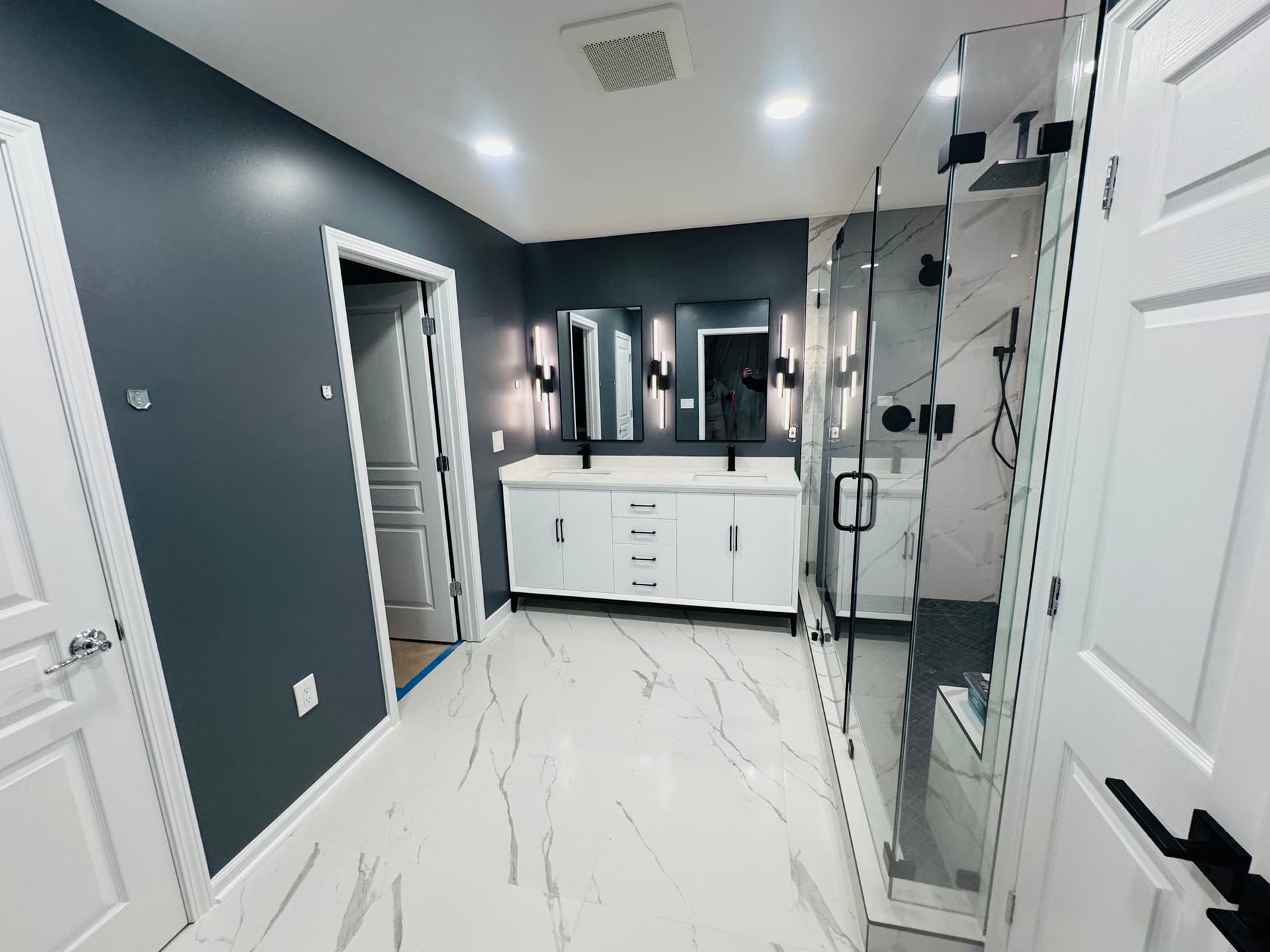 Gallery photos for Master Bath and Closet Renovation with Custom Tile and Built-In Storage: Image #3