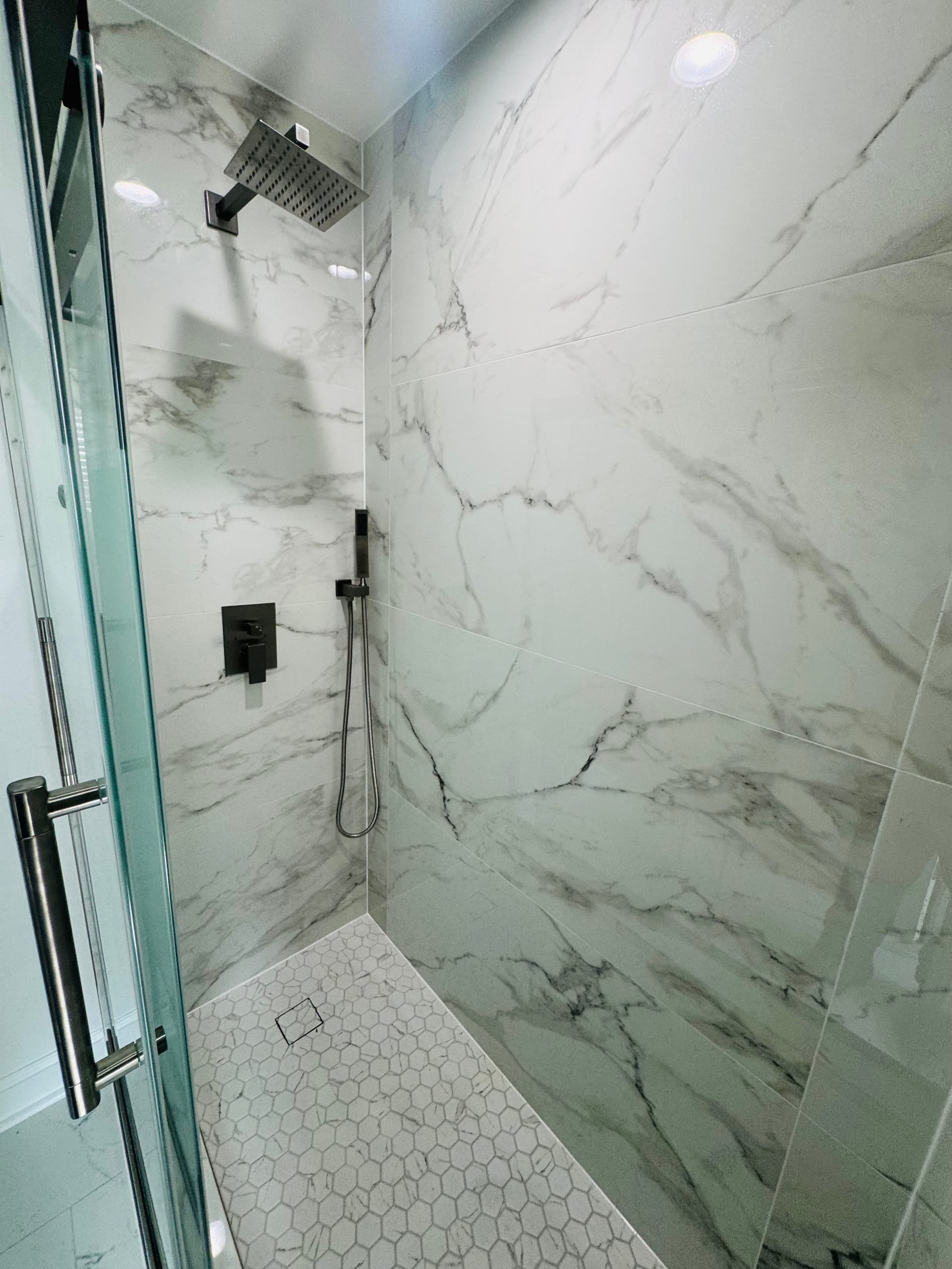 Gallery photos for Two Bathroom Remodels with High-End Ceramic and Modern Finishes: Image #4