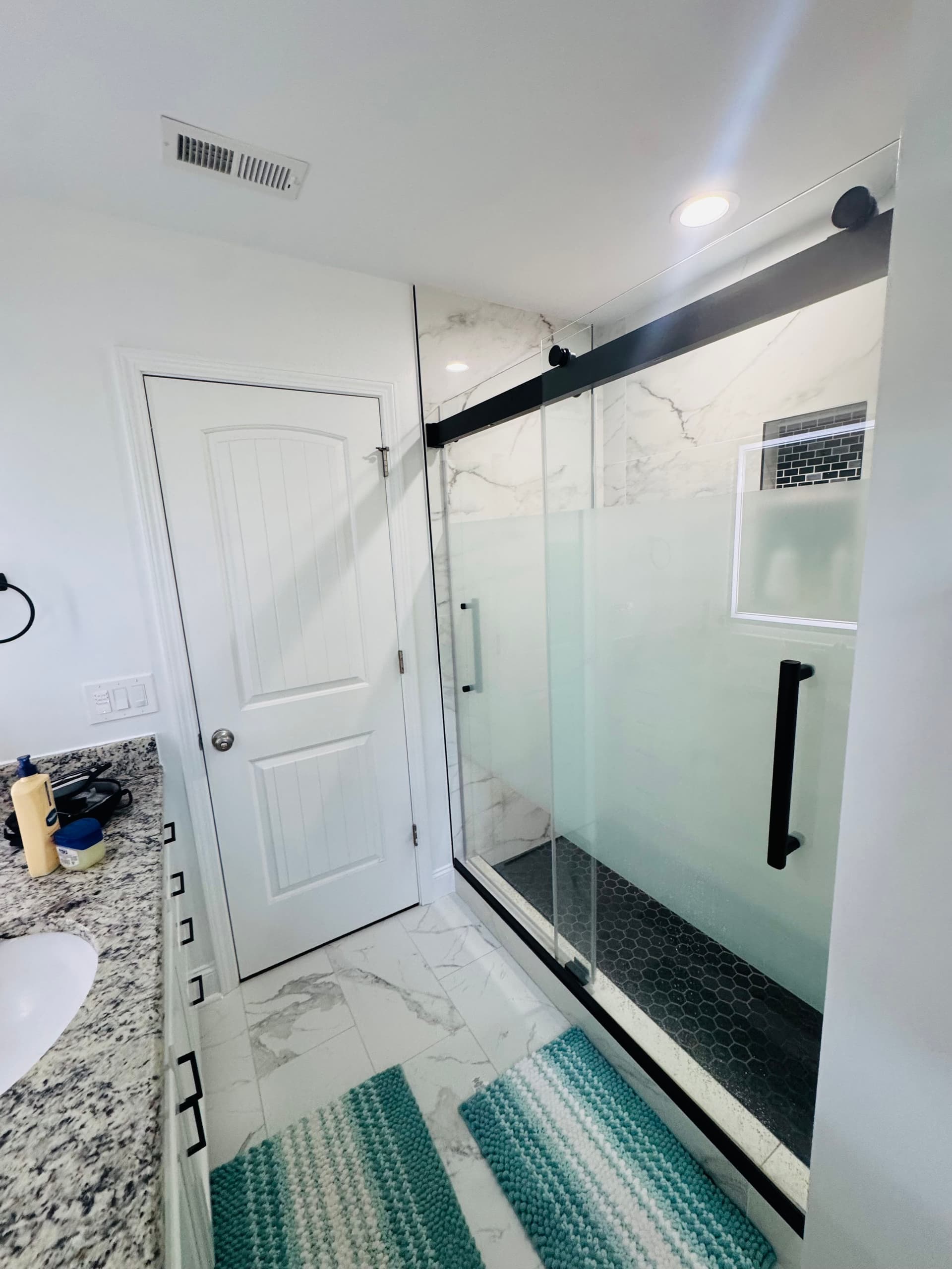 Gallery photos for Two Bathroom Remodels with High-End Ceramic and Modern Finishes: Image #9